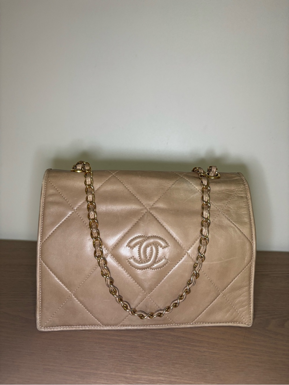 CHANEL Vintage Beige Quilted Lambskin Shoulder Bag with Gold Chain